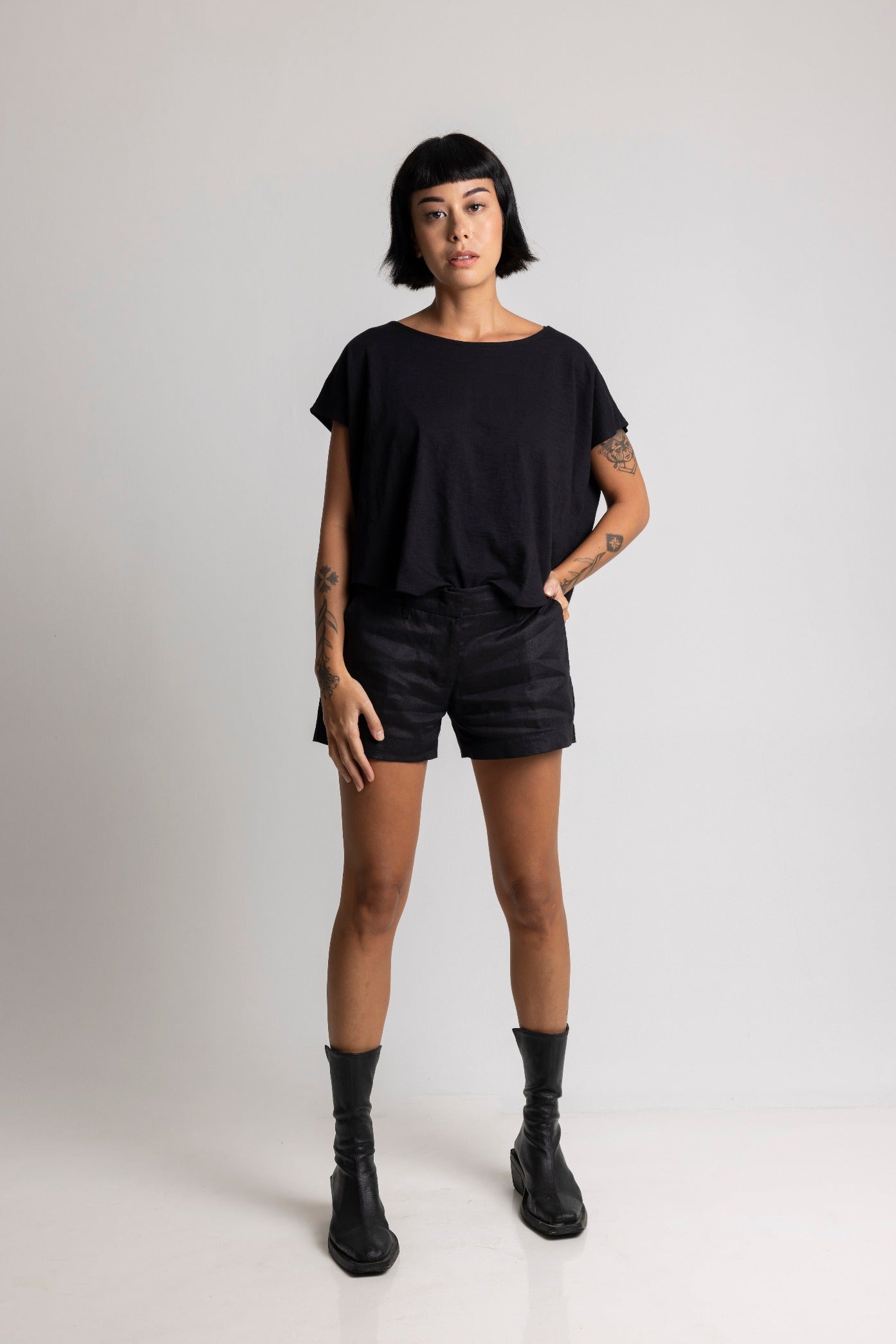 Tailored Low Waist Linen Shorts - MRS Lovejoy - Shorts -3
