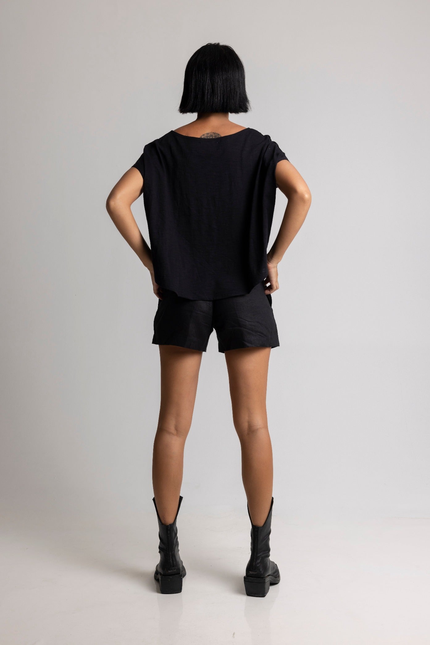 Tailored Low Waist Linen Shorts - MRS Lovejoy - Shorts -4